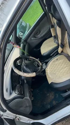 Peugeot 406 1.8 1999 Blanc cassé