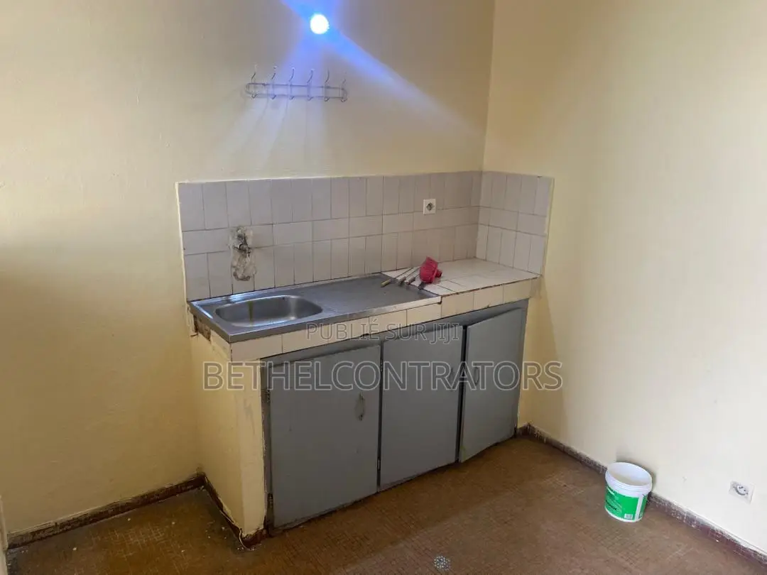 5chbre Appartement dans Bethelcontractors, Deux Plateaux à Louer