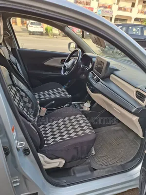 Suzuki Dzire 2025 Gris