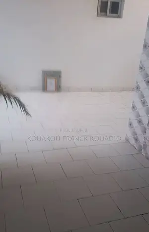 2chbre Appartement dans Agpid, Cocody à Louer