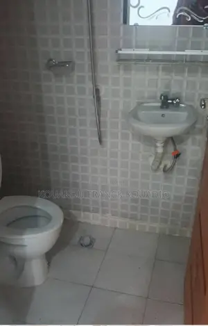 2chbre Appartement dans Agpid, Cocody à Louer