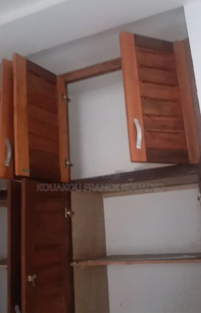 2chbre Appartement dans Agpid, Cocody à Louer