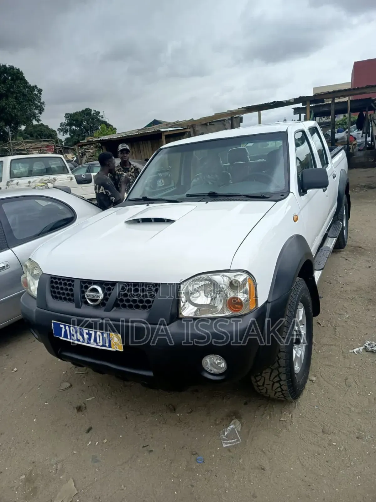 Nissan Hardbody 2013 Blanc cassé