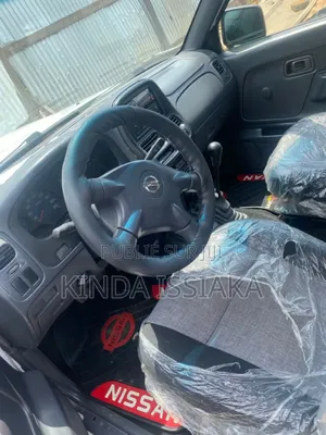 Nissan Hardbody 2013 Blanc cassé