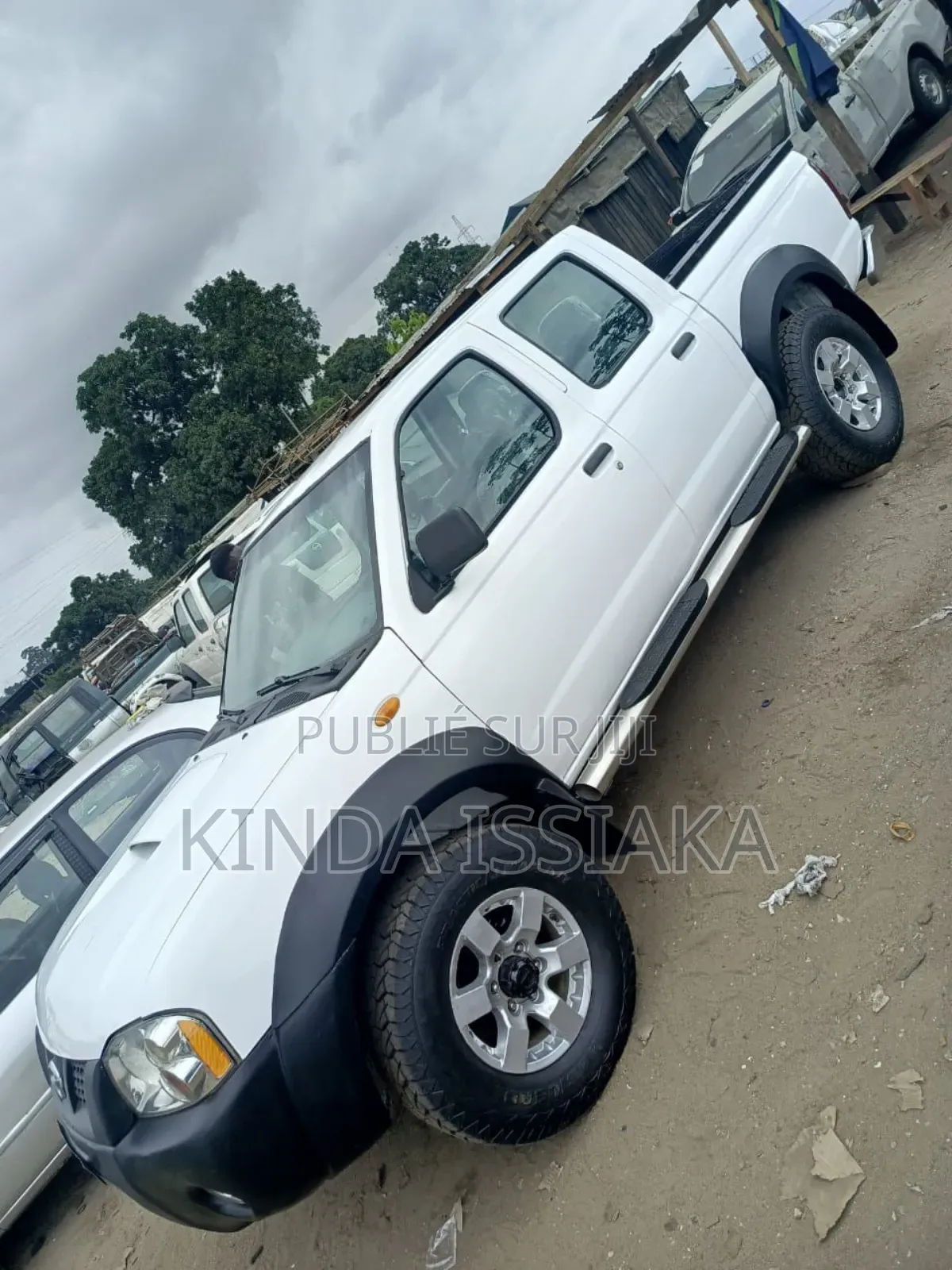 Nissan Hardbody 2013 Blanc cassé