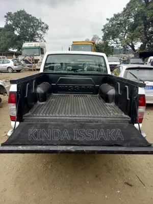 Nissan Hardbody 2013 Blanc cassé