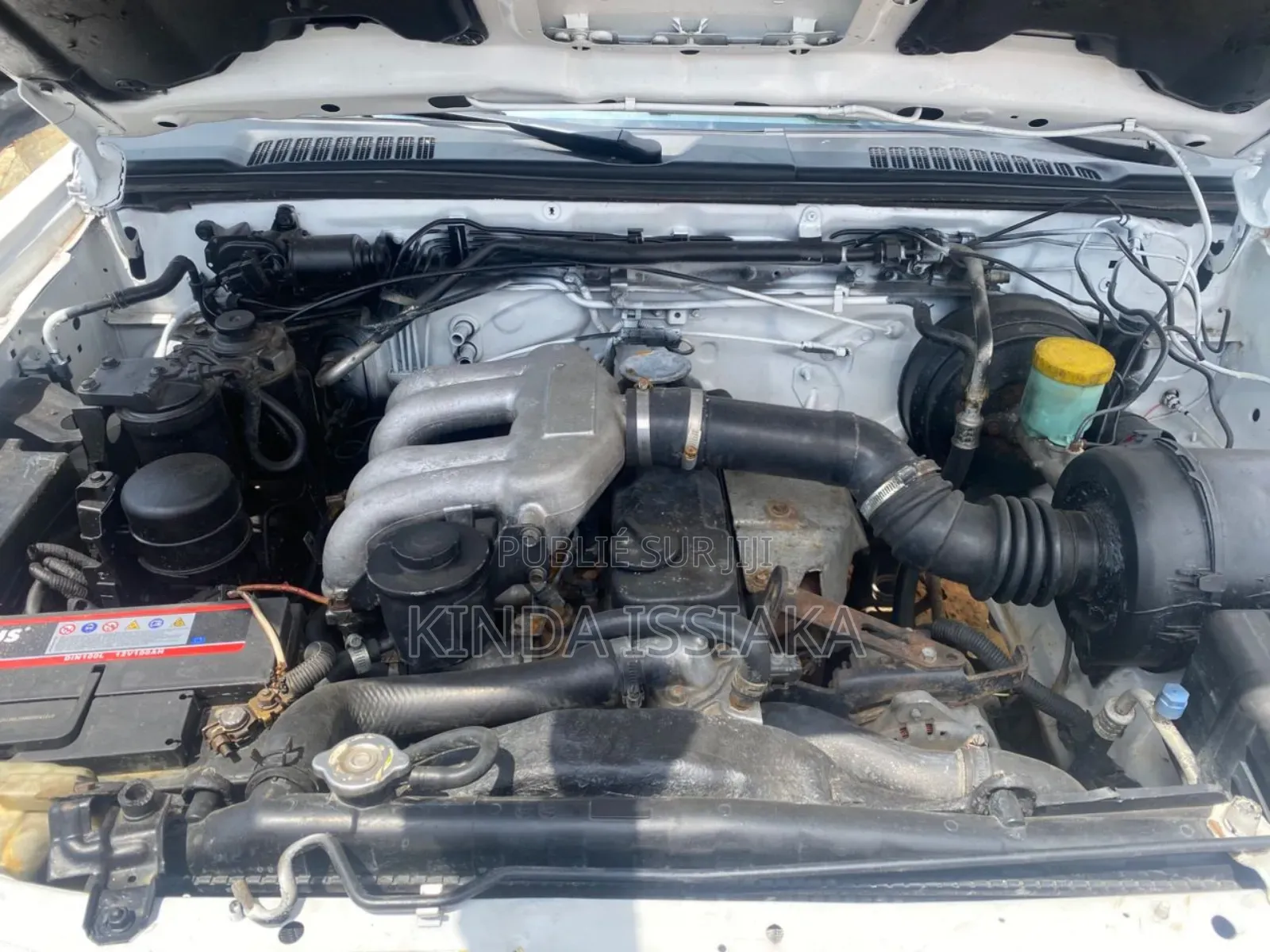 Nissan Hardbody 2013 Blanc cassé