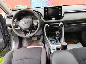 Toyota RAV4 2022 Gris