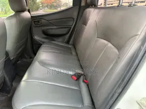 Mitsubishi L200 2021 Blanc cassé