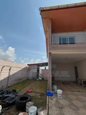 4chbre Duplex dans Grand-Bassam à Louer