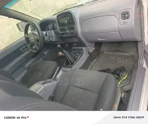 Nissan 100 2019 Blanc