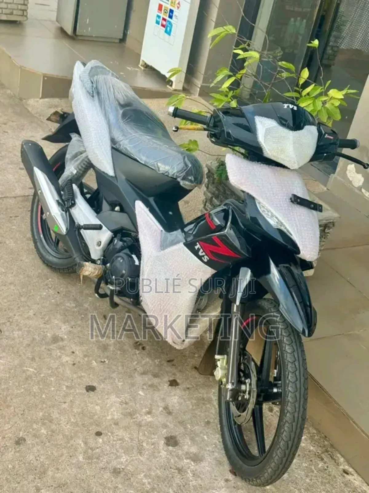 New TVS HLX 125 2024 Black