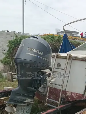 En Vente Bateau Coque Avec Moteur 150cv Yamaha