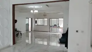 5chbre Villa dans Building House, Cocody à Vendre