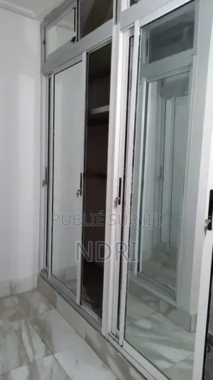 5chbre Villa dans Building House, Cocody à Vendre