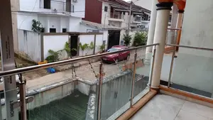 5chbre Villa dans Building House, Cocody à Vendre