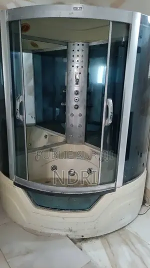 5chbre Villa dans Building House, Cocody à Vendre