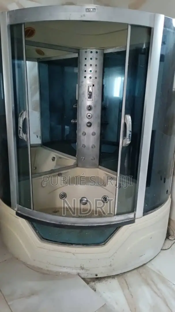 5chbre Villa dans Building House, Cocody à Vendre