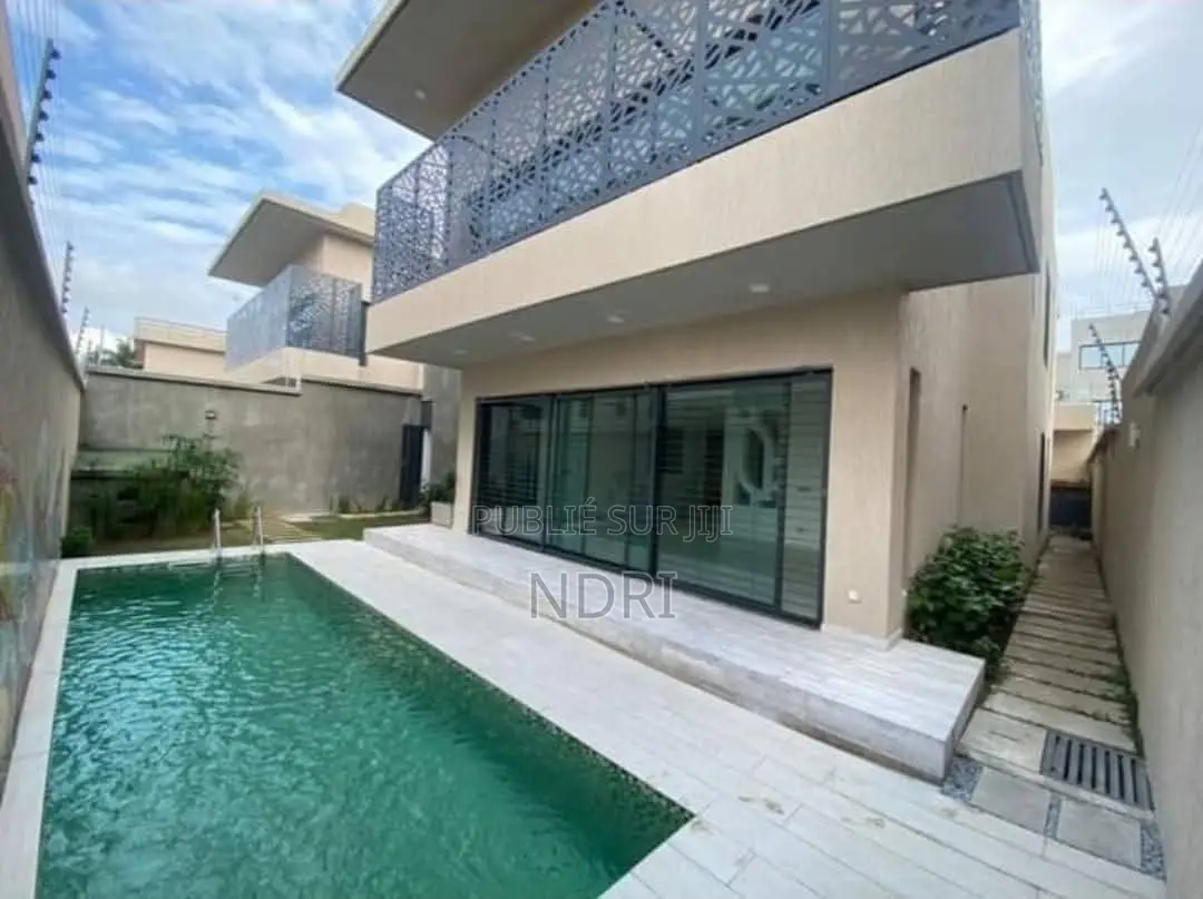6chbre Appartement dans Building House, Cocody à Louer