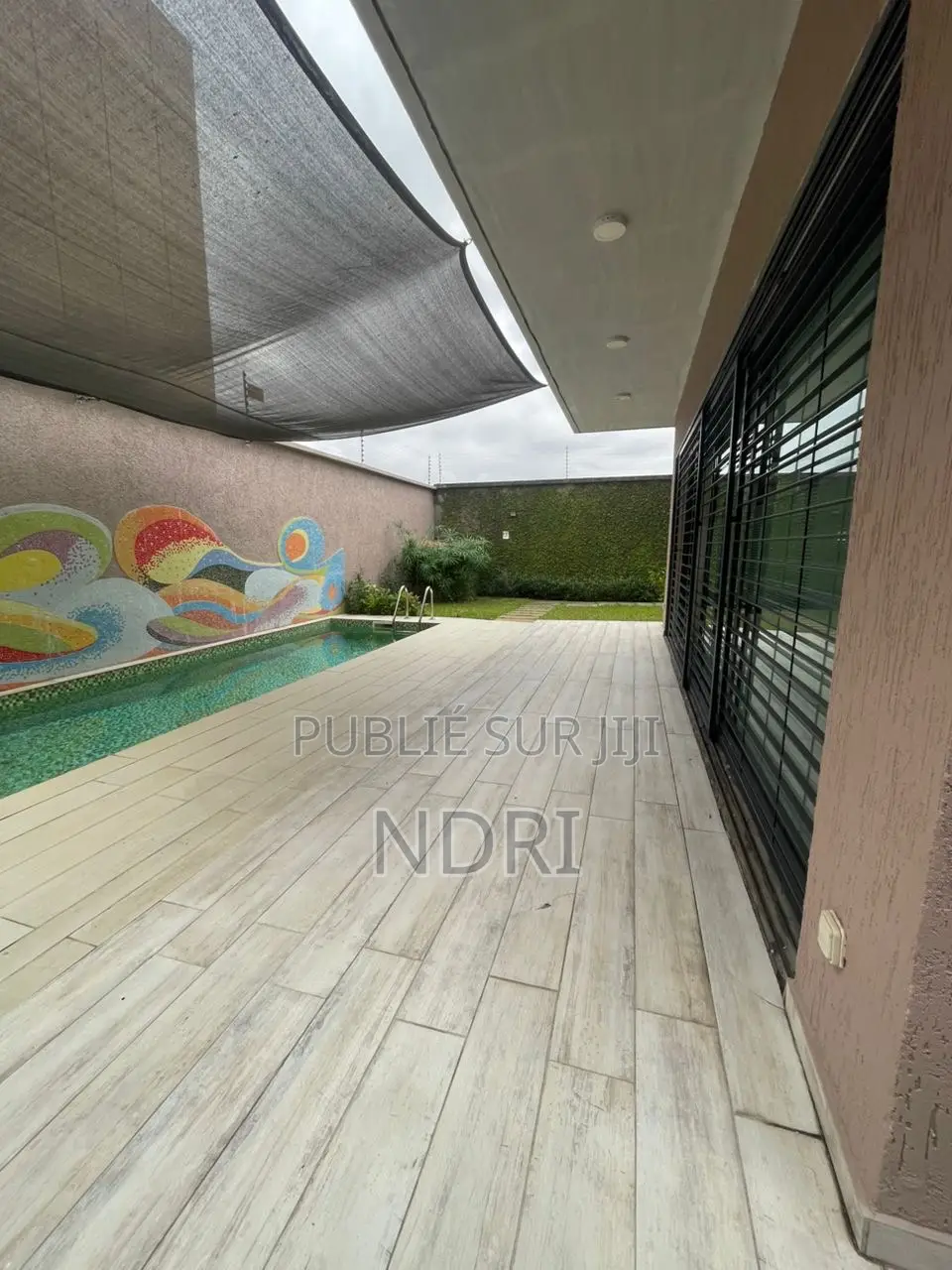 6chbre Appartement dans Building House, Cocody à Louer