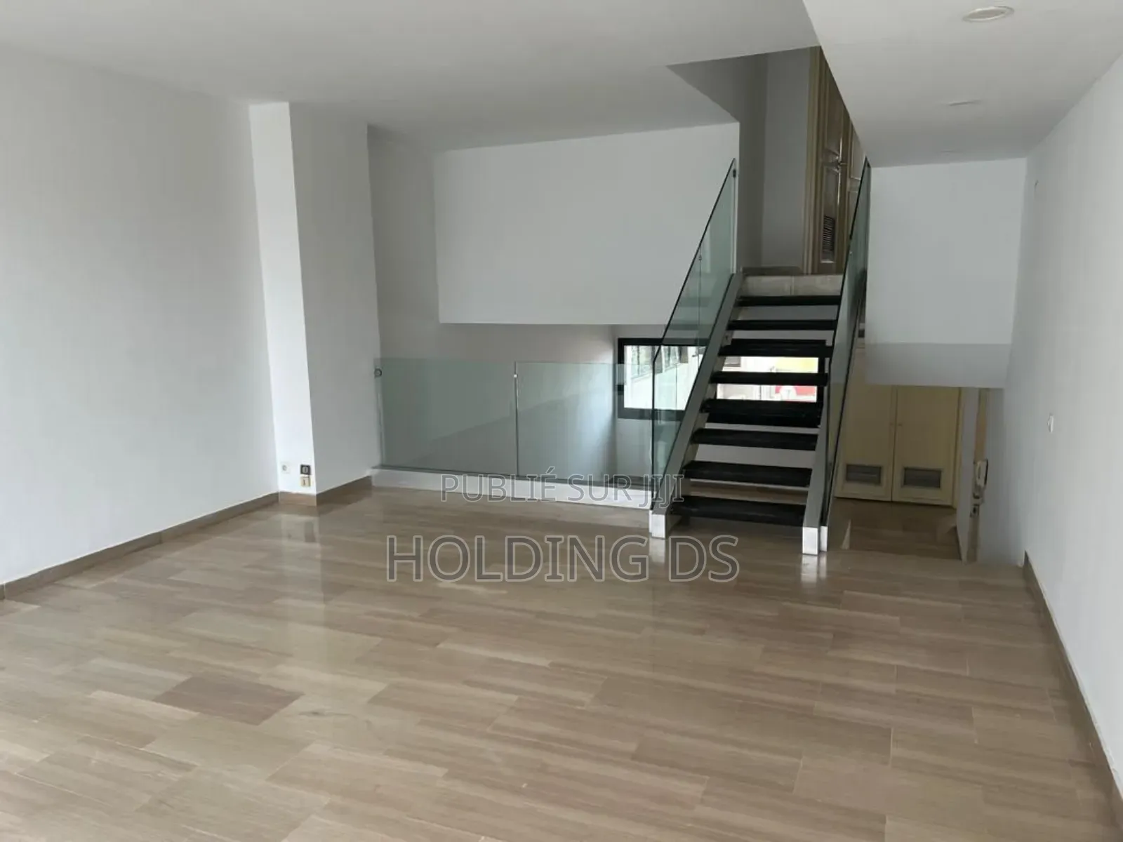 Furnished 2chbre Appartement dans Location Immobilière, Le Plateau