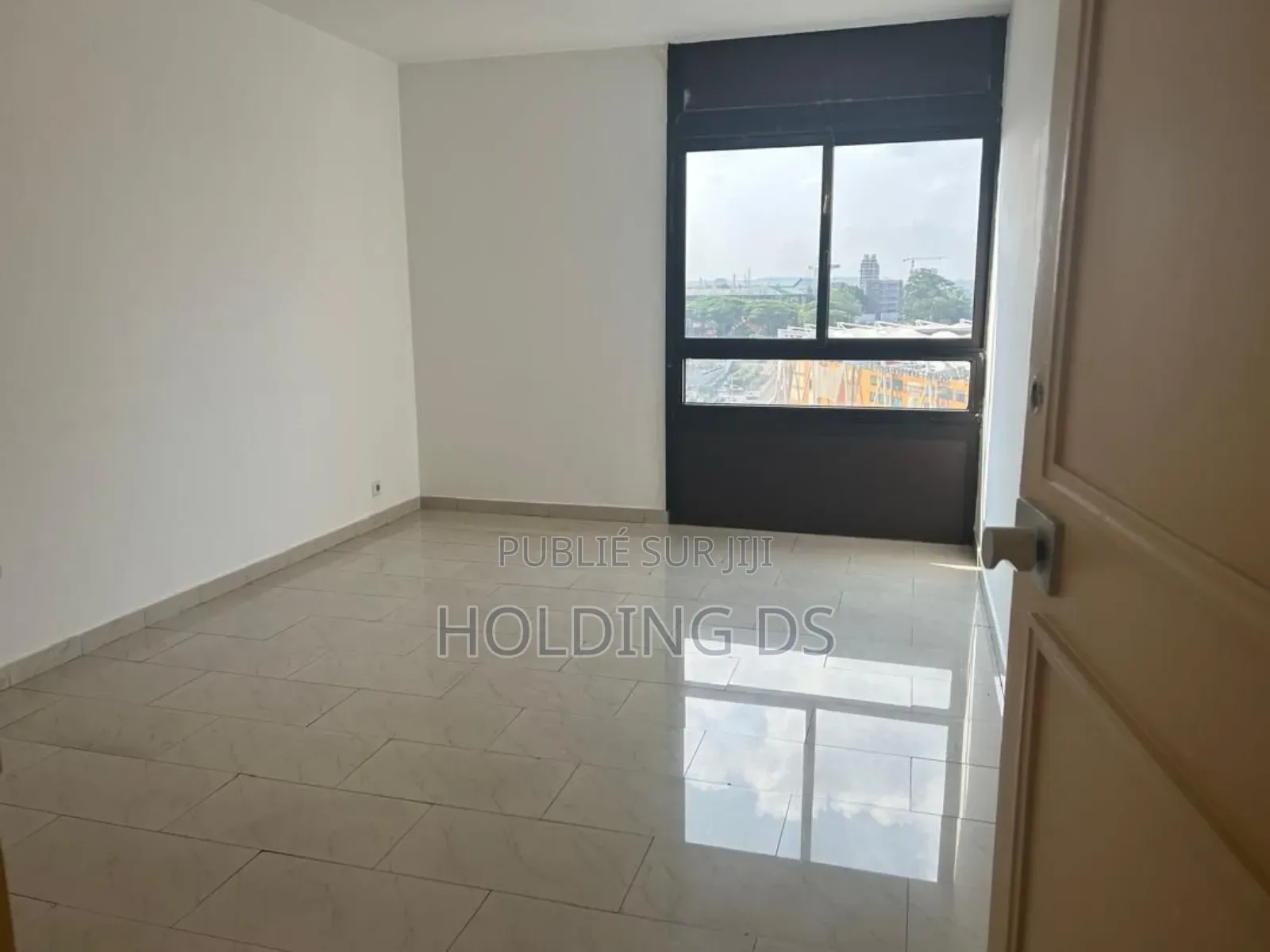 Furnished 2chbre Appartement dans Location Immobilière, Le Plateau