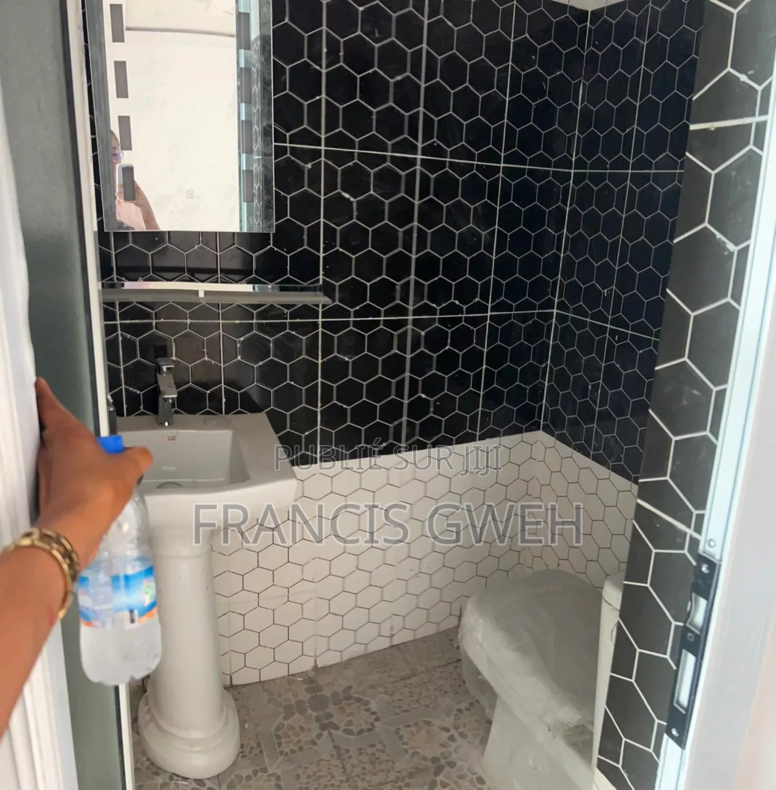 2chbre Appartement dans Francis Gweh, Cocody à Louer