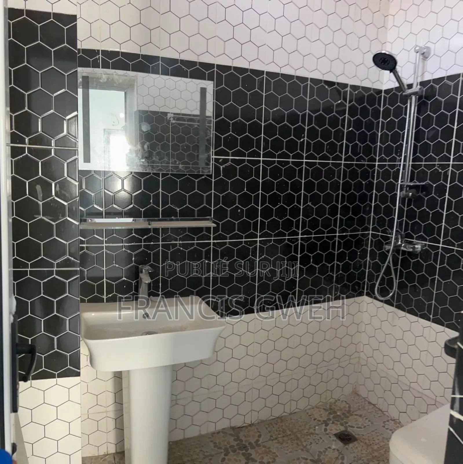 2chbre Appartement dans Francis Gweh, Cocody à Louer