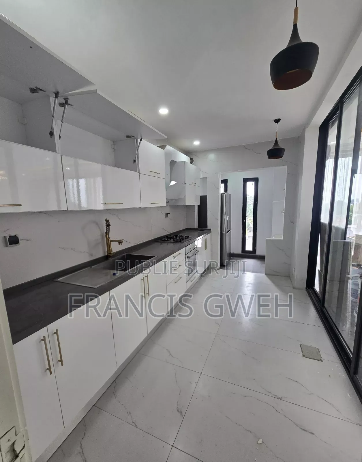 3chbre Appartement dans Francis Gweh, Cocody à Louer