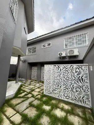 5chbre Villa dans Francis Gweh, Cocody à Louer