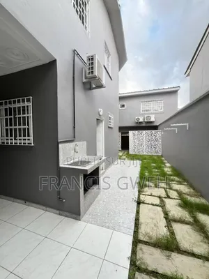 5chbre Villa dans Francis Gweh, Cocody à Louer