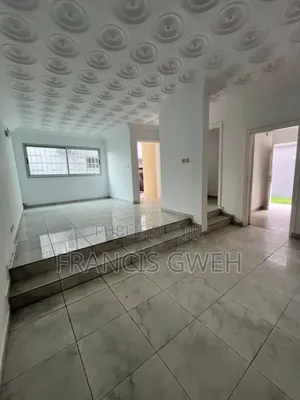 5chbre Villa dans Francis Gweh, Cocody à Louer