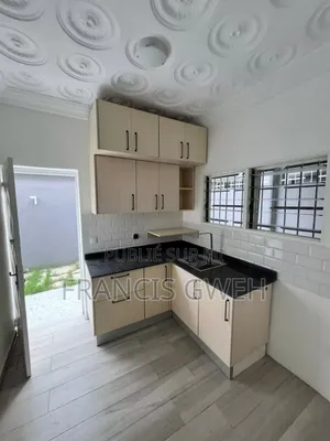 5chbre Villa dans Francis Gweh, Cocody à Louer