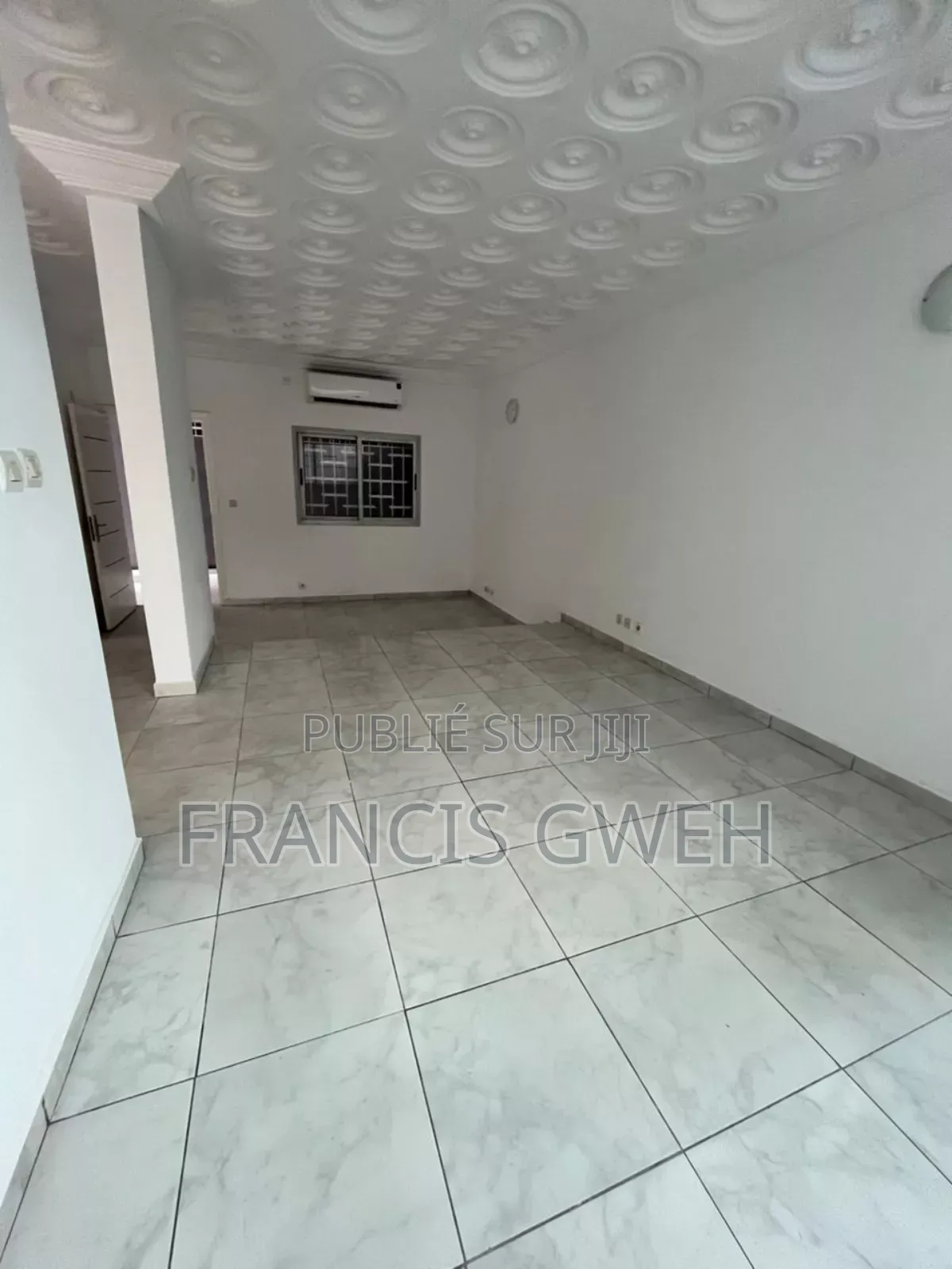 5chbre Villa dans Francis Gweh, Cocody à Louer