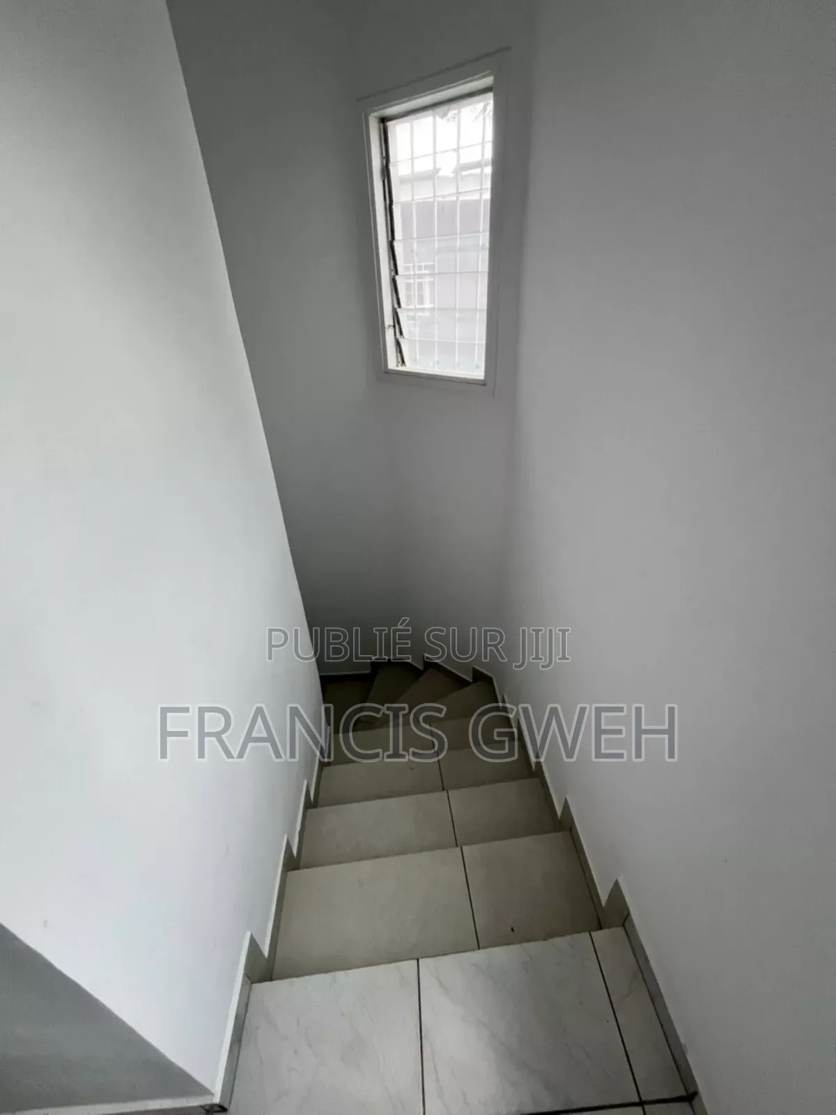 5chbre Villa dans Francis Gweh, Cocody à Louer