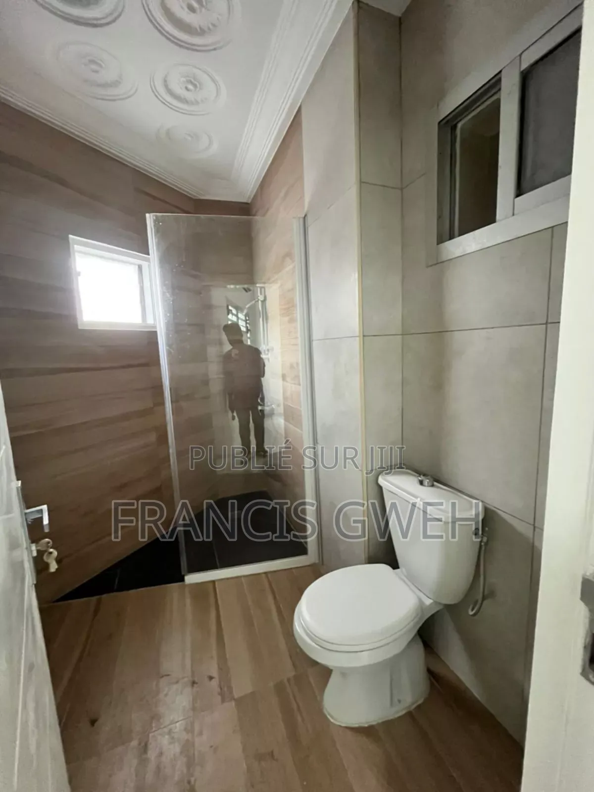 5chbre Villa dans Francis Gweh, Cocody à Louer