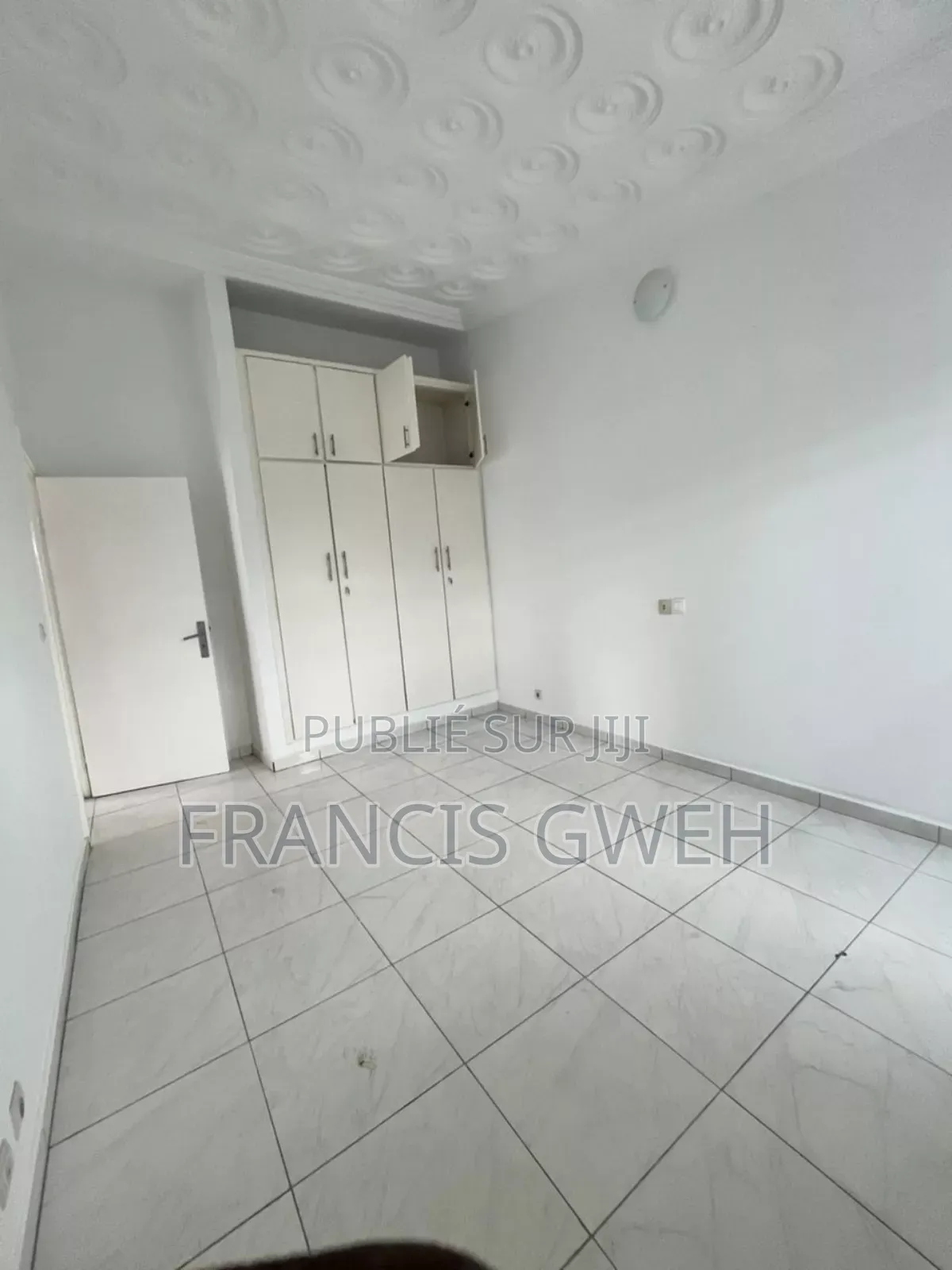 5chbre Villa dans Francis Gweh, Cocody à Louer