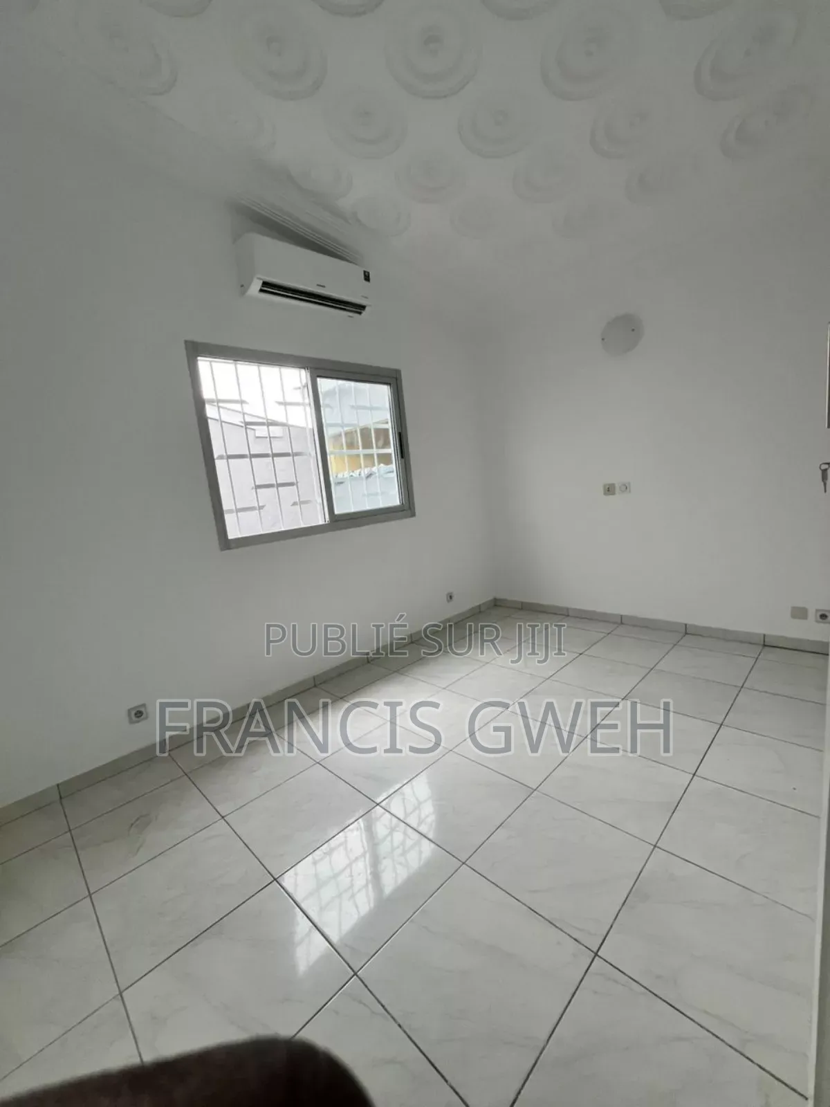 5chbre Villa dans Francis Gweh, Cocody à Louer