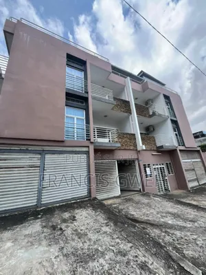 Furnished 2chbre Appartement dans Francis Gweh, Cocody à Louer