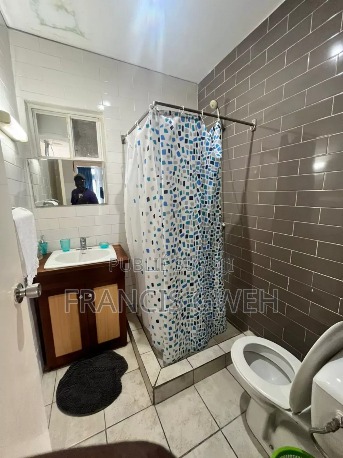 Furnished 2chbre Appartement dans Francis Gweh, Cocody à Louer