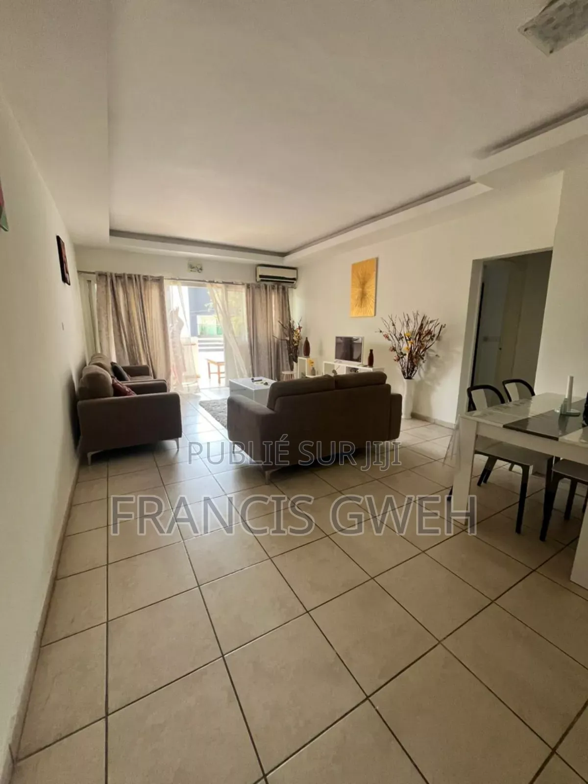 Furnished 2chbre Appartement dans Francis Gweh, Cocody à Louer