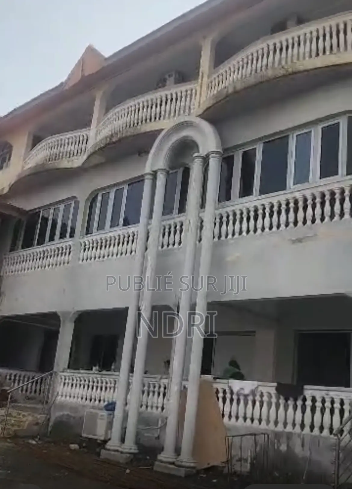 20chbre Villa dans Building House, Deux Plateaux à Louer