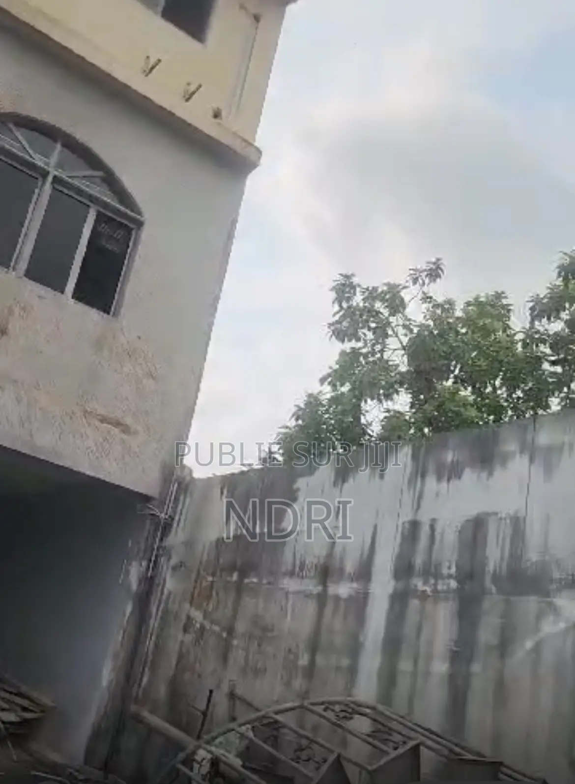 20chbre Villa dans Building House, Deux Plateaux à Louer