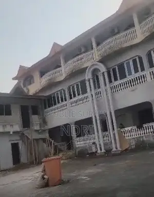 20chbre Villa dans Building House, Deux Plateaux à Louer