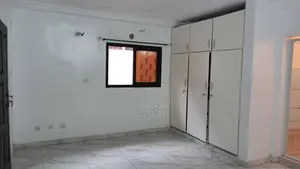 20chbre Villa dans Building House, Deux Plateaux à Louer