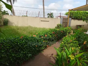 4chbre Villa dans Francis Gweh, Cocody à Louer
