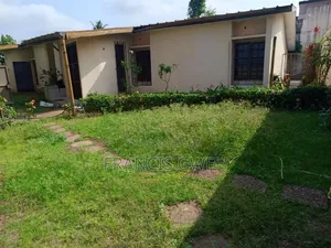 4chbre Villa dans Francis Gweh, Cocody à Louer