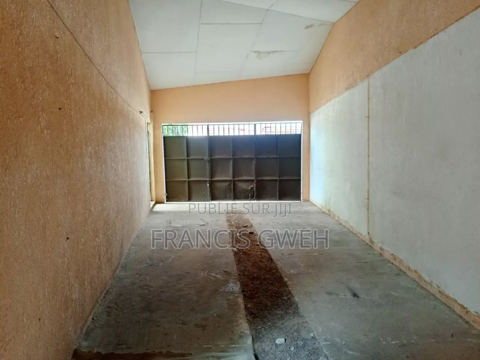 4chbre Villa dans Francis Gweh, Cocody à Louer