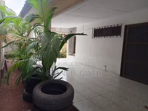 4chbre Villa dans Francis Gweh, Cocody à Louer