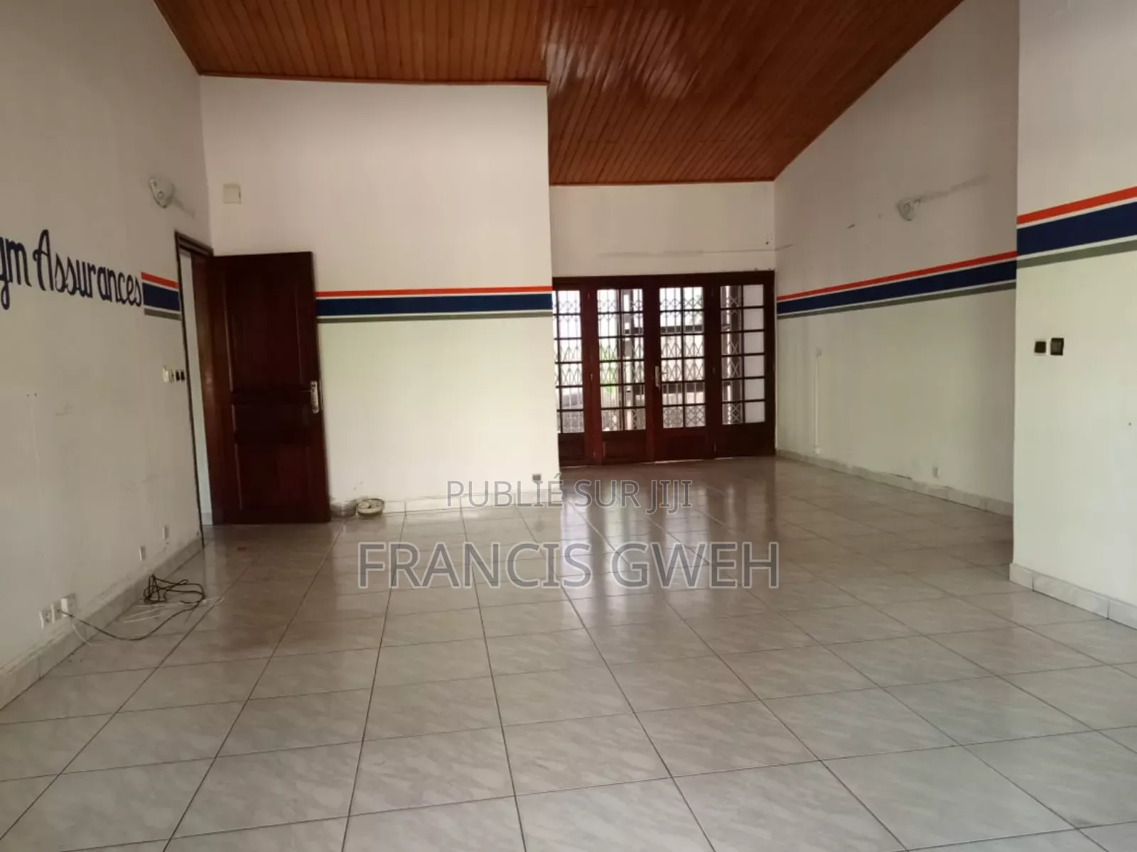 4chbre Villa dans Francis Gweh, Cocody à Louer